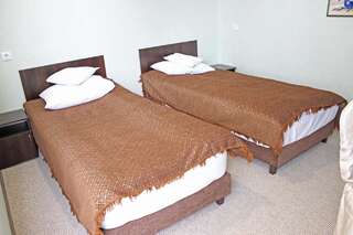 Отель Zhyttedar Ulanov Улучшенный двухместный номер с 1 кроватью или 2 отдельными кроватями-2