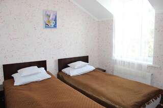 Отель Zhyttedar Ulanov Улучшенный двухместный номер с 1 кроватью или 2 отдельными кроватями-3